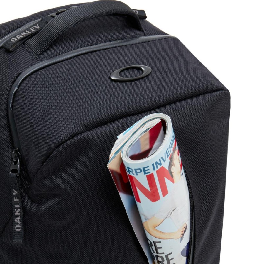 Oakley deals snowboard backpack